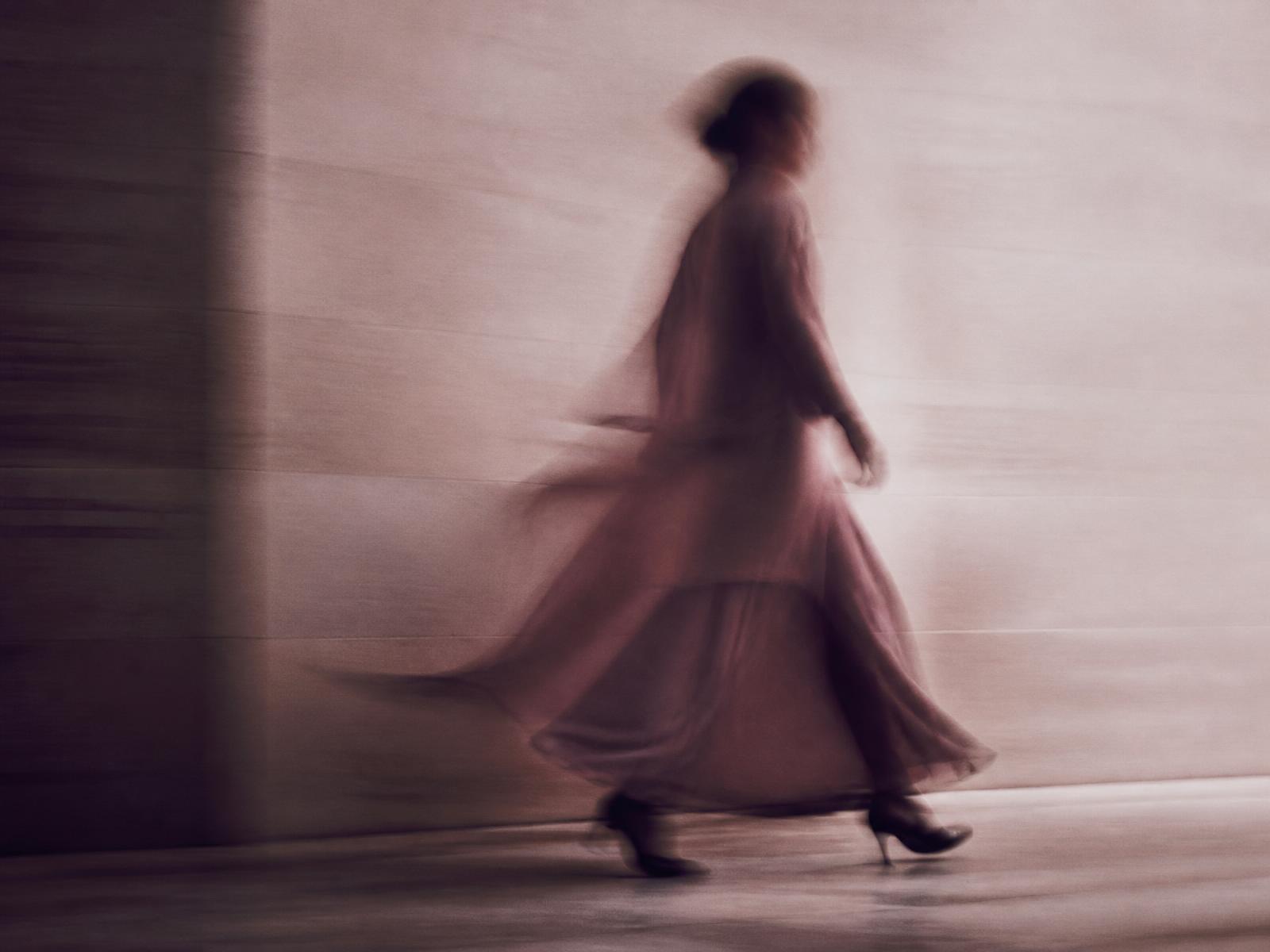 Silhouette en mouvement, photographie longue exposition